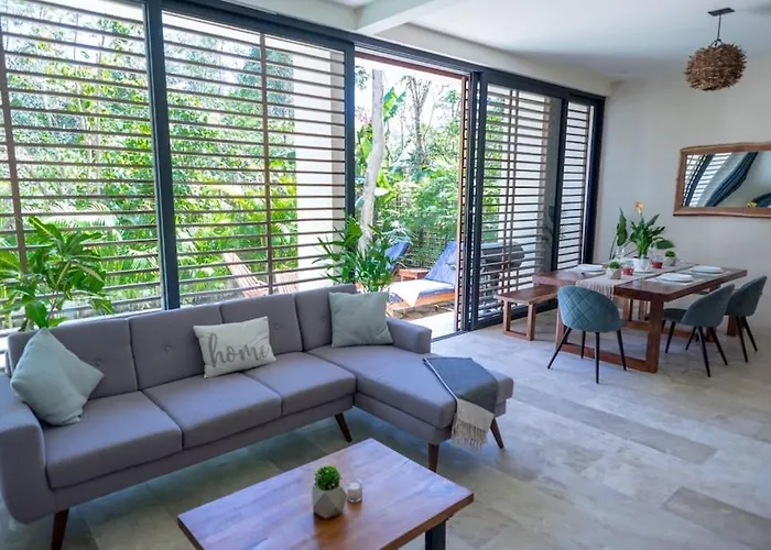 Exquisite Jungle W/private Pool! Apartment